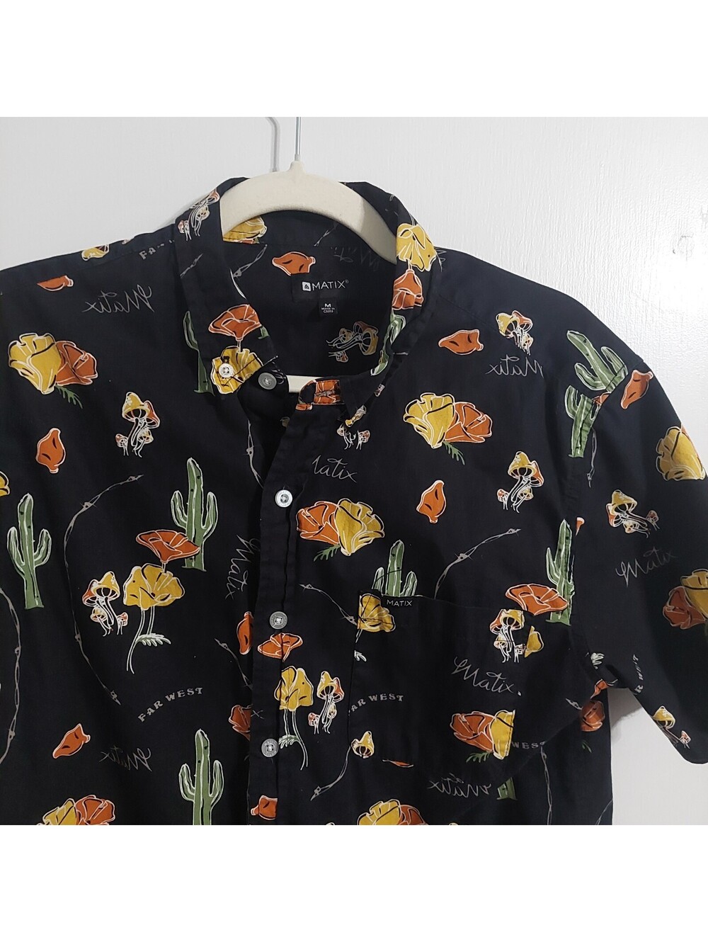 Matix Men's Medium Black Short Sleeve Button-Up Shirt with Floral and Cactus Mot